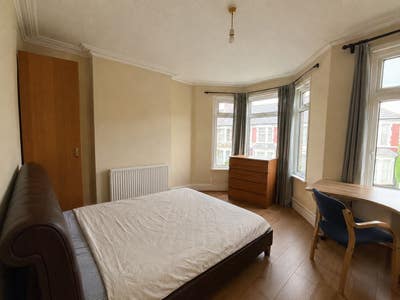 [short-term] The biggest room in a 4B2B house Main Photo