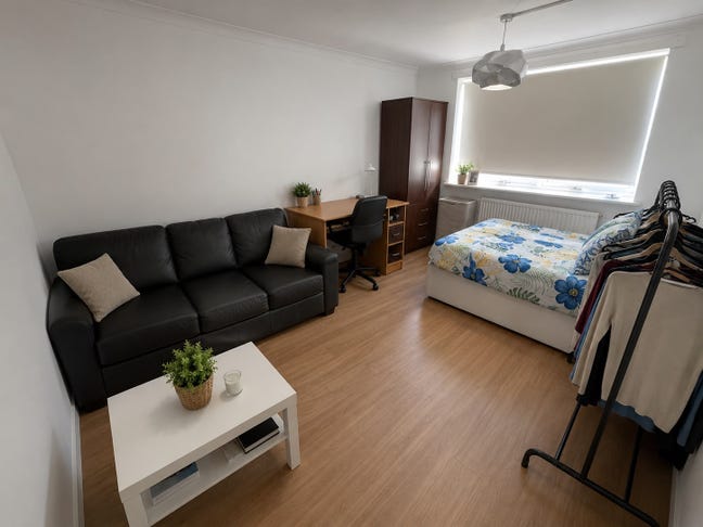 Student-Friendly 4-Bed Flat | 3 Rooms Available Main Photo