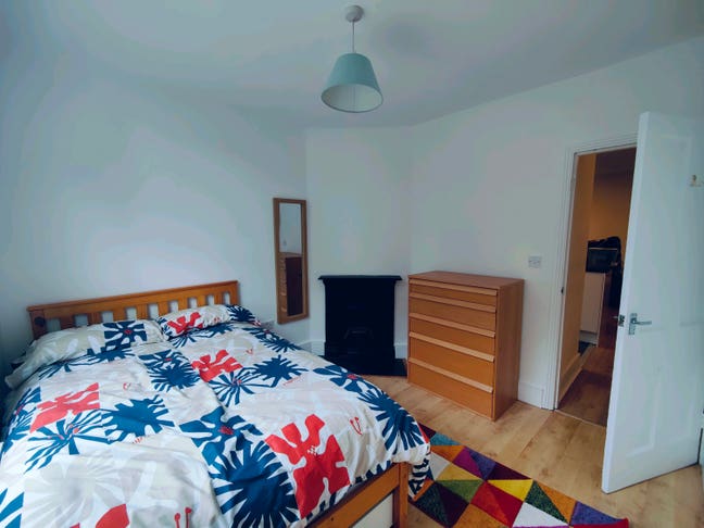Double Room Available in Friendly 3-Bed House Main Photo