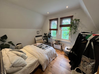 !No Living Room! 3 Bedroom Property in N7 Main Photo