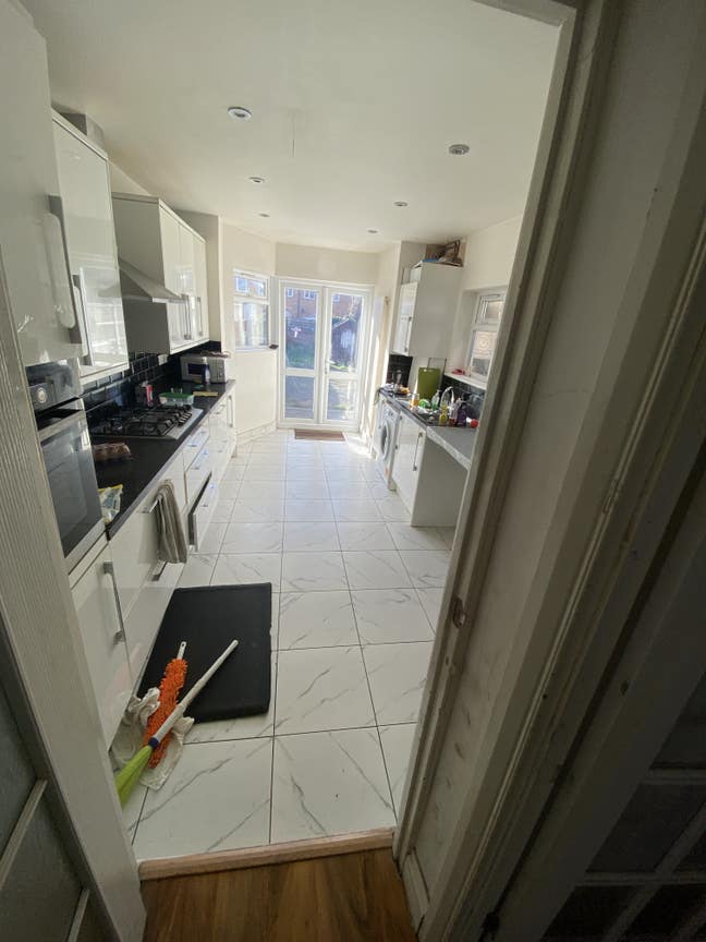 Double bedroom and king size bed room available Main Photo