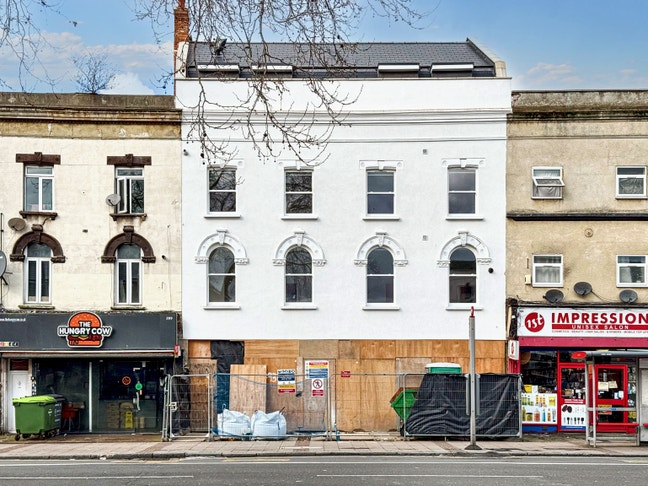 A stunning 4 bedroom 3 bathroom flat in E13 Main Photo