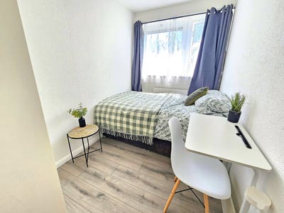 Bow/ Mile End Double Room Available!! Main Photo