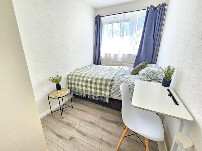 Bow/ Mile End Double Room Available!! Main Photo