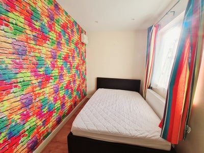 Room for  rent  in  Harrow Ha2  Main Photo