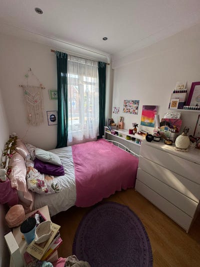 Bedroom for a Spanish female in willesden green Main Photo