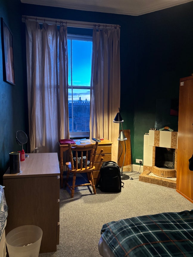 Room for rent in spacious 2-bed flat  Main Photo