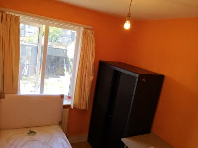 Comfortable Single Bedroom - Greenford Broadway Main Photo