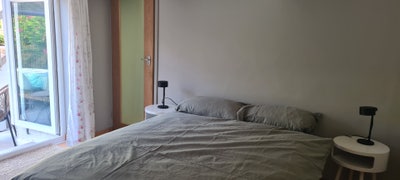 Sunny basement bedroom with ensuite and garden acc Main Photo