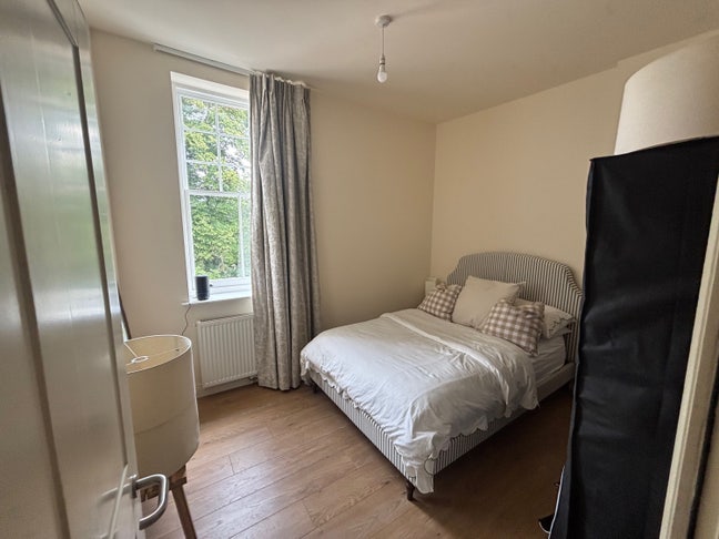 Bright Double Room – Monday to Friday Only Main Photo