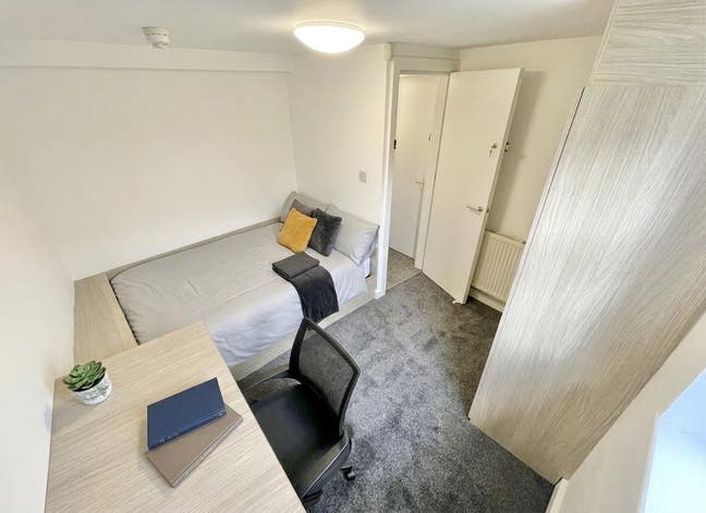 Bills Inc (w/ Cleaning) | Double Rooms | Burley Main Photo