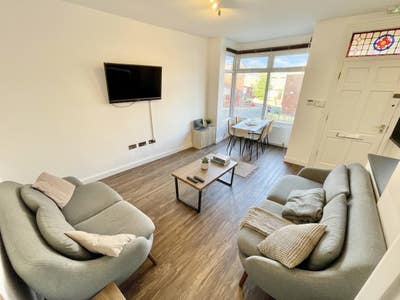 Bills Inc (w/ Cleaning) | Double Rooms | Burley Main Photo