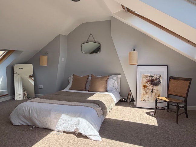 Lovely loft room in friendly shared house Main Photo