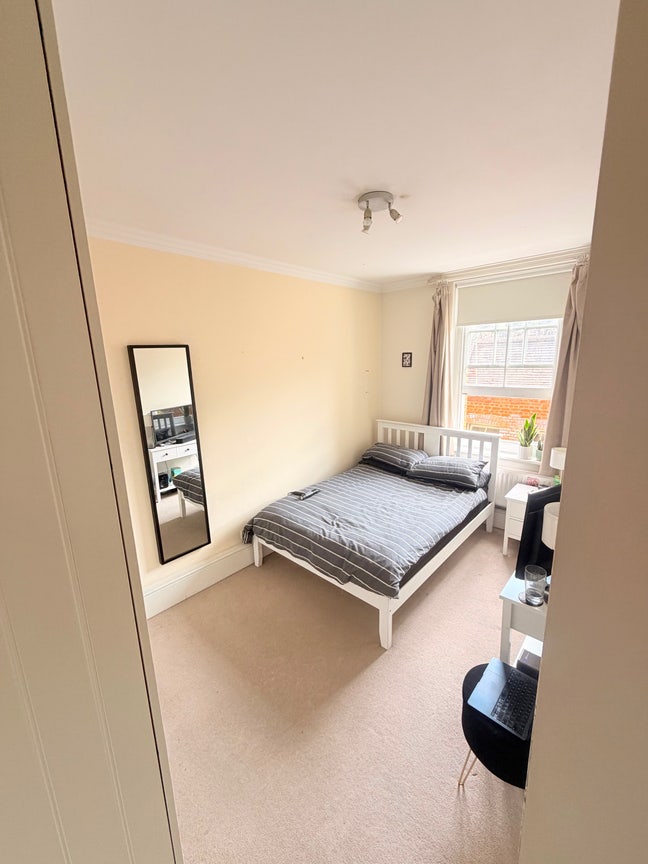 1 Bedroom Kennington, 3 Bed Flat Main Photo