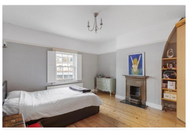Large single room for  non smoker  Main Photo