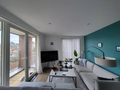 Double room in a modern 2-bed near Canning Town Main Photo