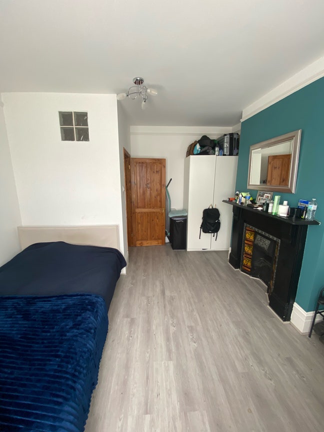 Light-Filled Double Room | Great Location | Garden Main Photo