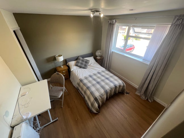 10min Walk to Train Station & Local Amenities  Main Photo