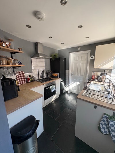 Double Room Available in a Friendly Home  Main Photo