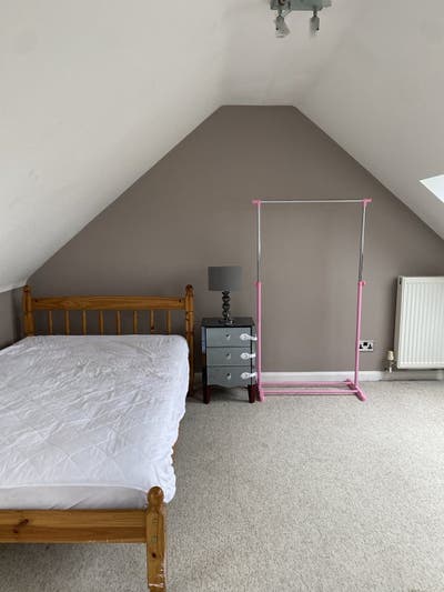 Large Double En suite room Main Photo