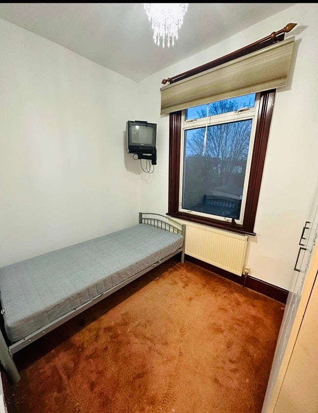 Single room available in Ilford✨ Main Photo