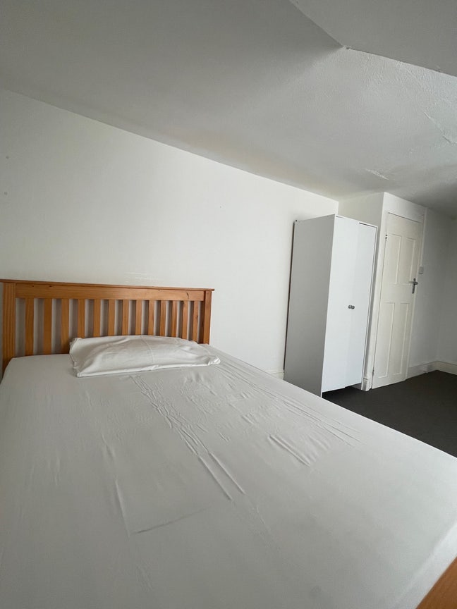 🏡 Large Furnished Double Room to Rent – New Milton Main Photo