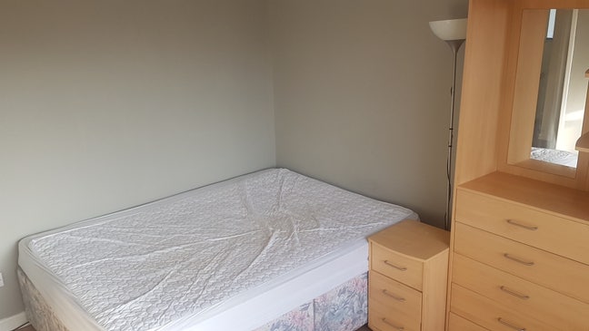 Monday - Friday - Large Double Room Main Photo