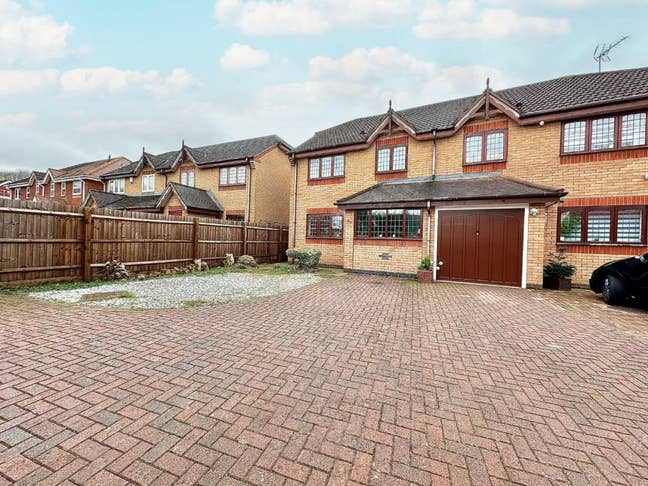 Bills Included | Double & Single Rooms | NN4 Main Photo
