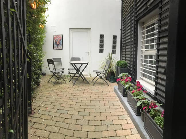 Double room in gated complex  Main Photo