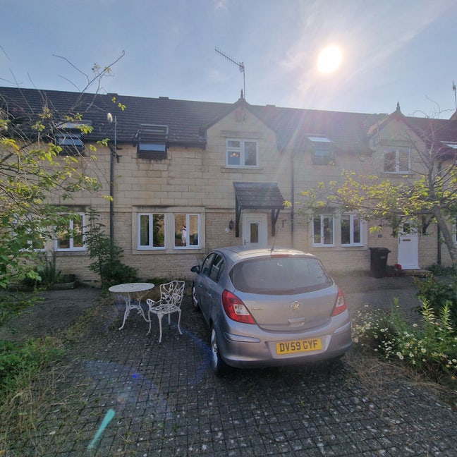House to share in quiet neighbourhood Main Photo