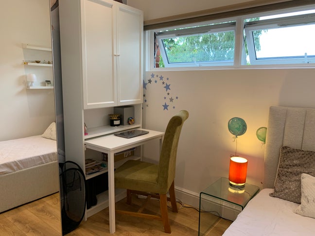 Bright and Cosy Room  Main Photo