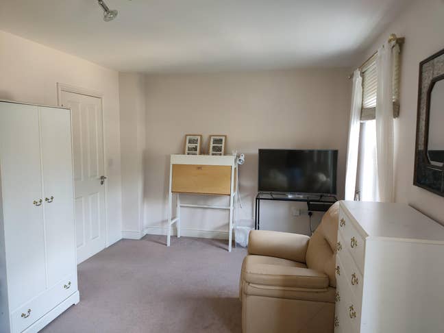 Large room in big house - bills included  Main Photo