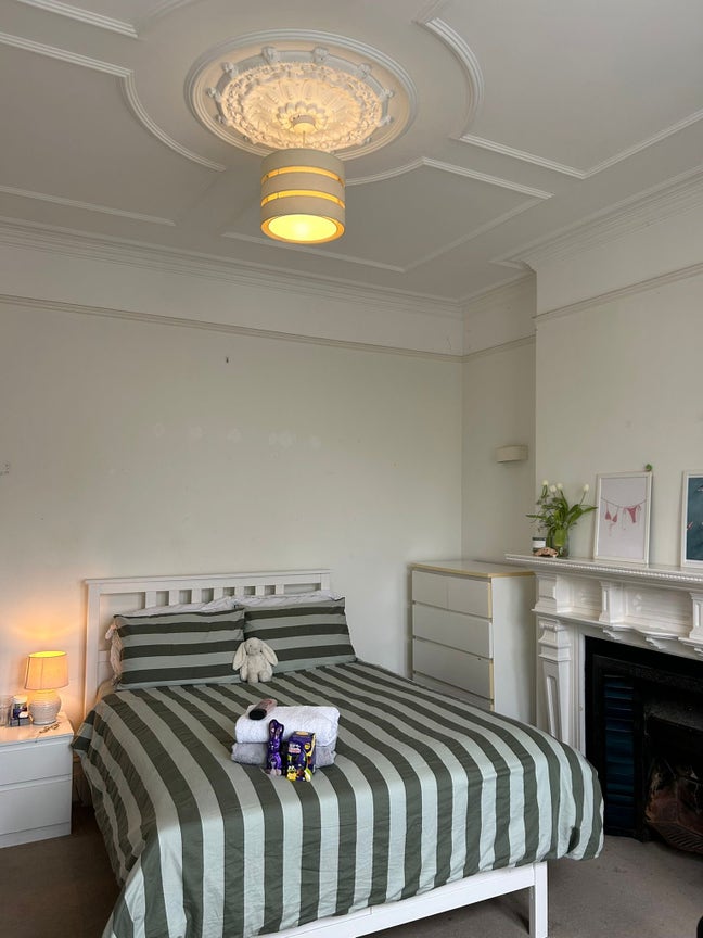 Gorgeous room in social house in Balham Main Photo