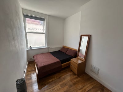  Double room available &pound;735 - excluding bills  Main Photo