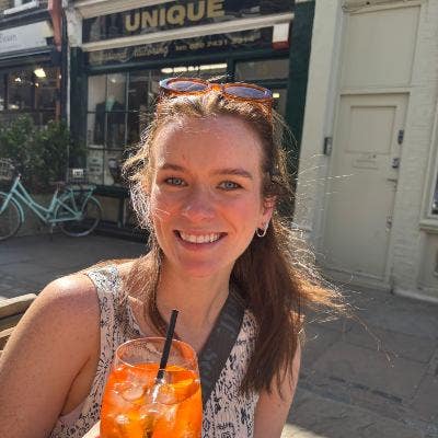 Flat share for female in their 20s  Main Photo
