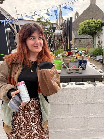 looking for 1/2 female flatmates dundee area :)  Main Photo