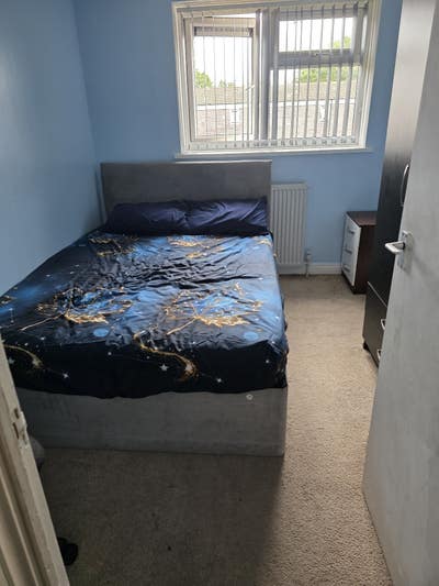 Clean room available &pound;450 to &pound;500 Main Photo