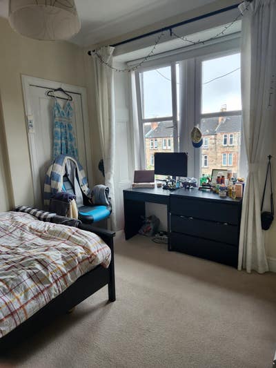 Room to rent in top floor flat Shawlands  Main Photo