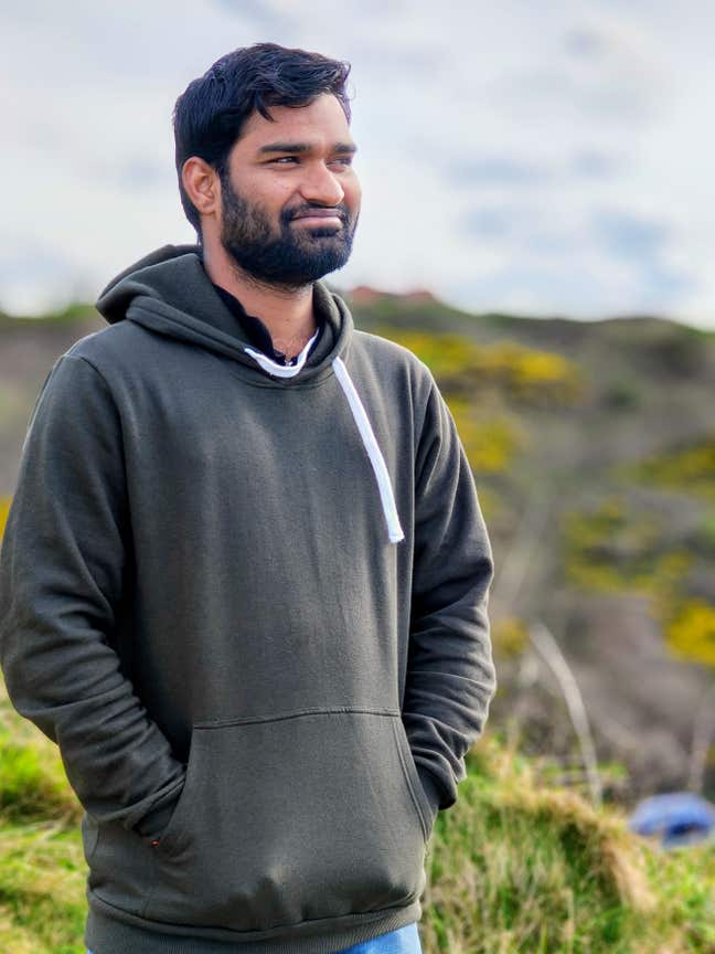 I am a professional male aged 25. I am lookin... Main Photo