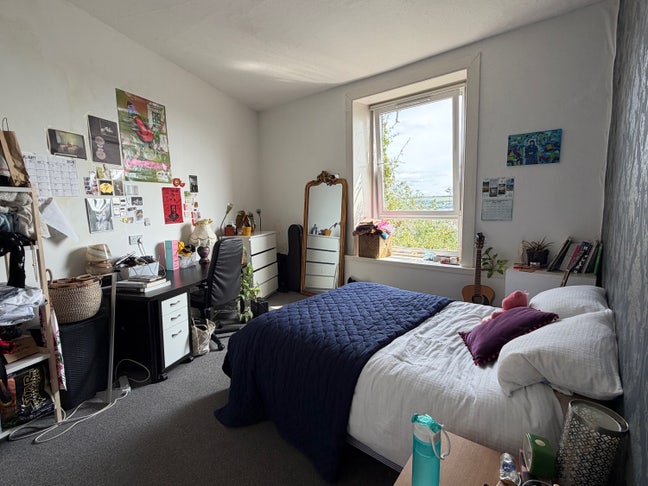 Lovely Room on Perth Road with View  Main Photo
