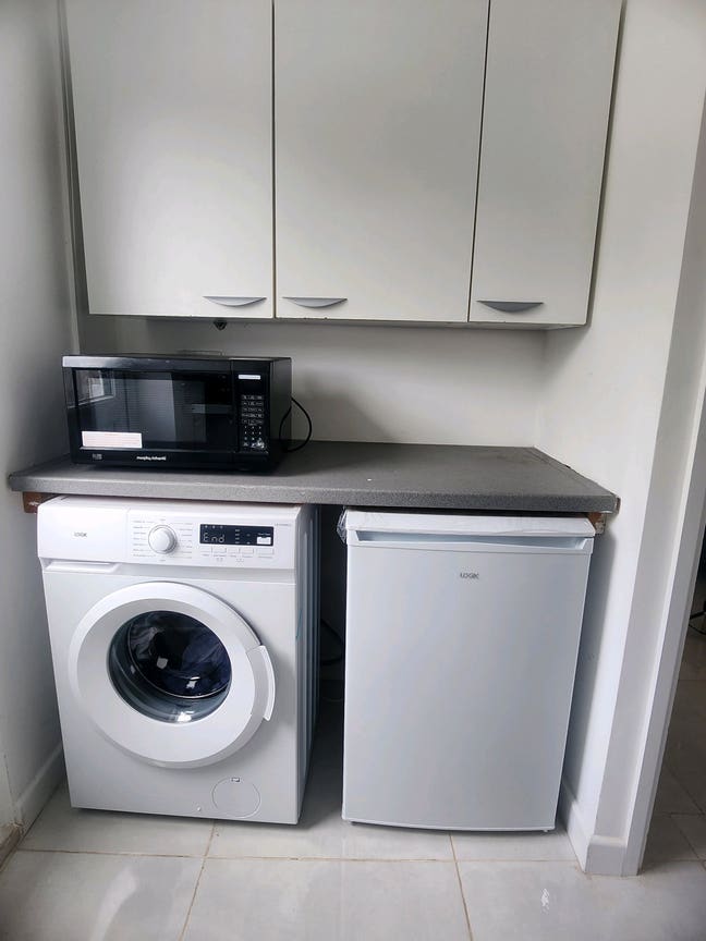 Well‑Presented and Spacious Studio Main Photo