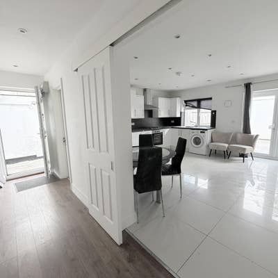 2 bed/2 bath - NW4 with garden and parking Main Photo