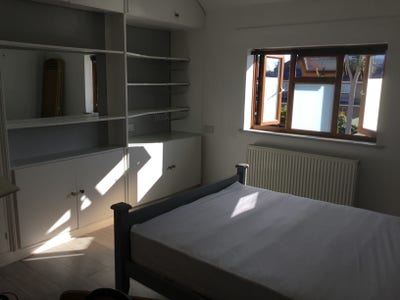 Double Room in Modern House - Ealing  Main Photo