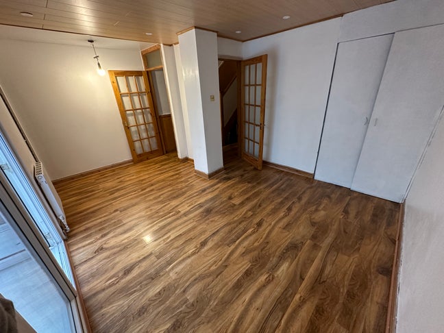 5 bedroom property Main Photo