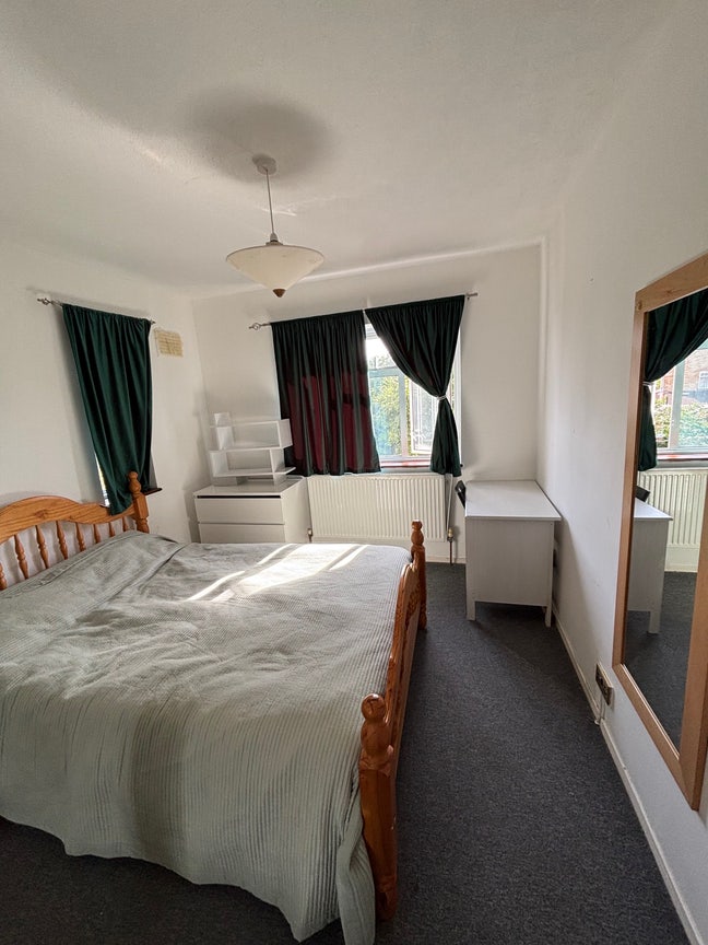Double Room in Kingsbury for One  Main Photo
