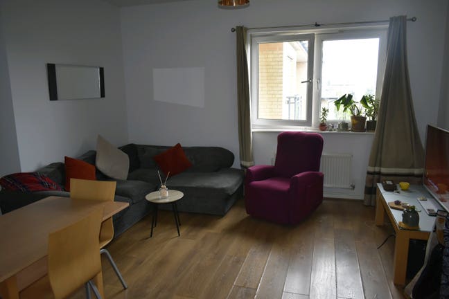 Bright Room-Peaceful Top-Floor Flat with Elevator  Main Photo