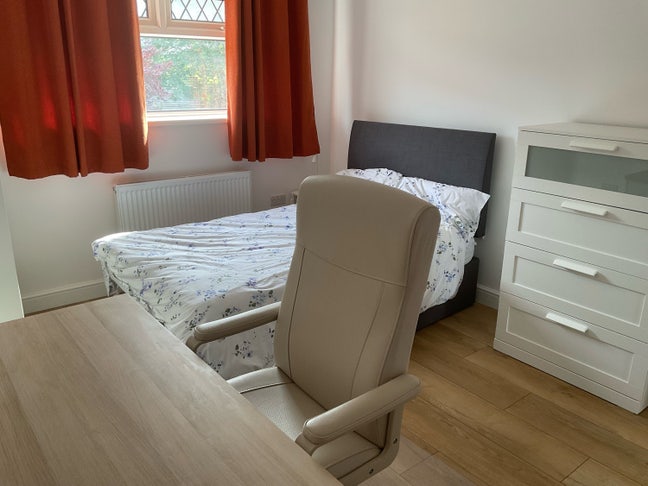 Looking for female lodger Main Photo