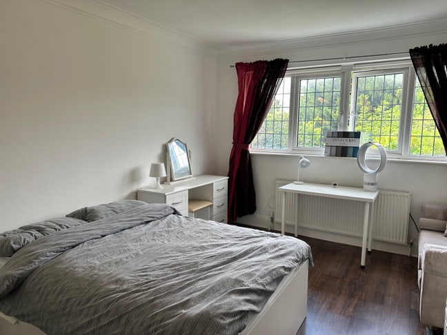 Large, nicely decorated double room Main Photo