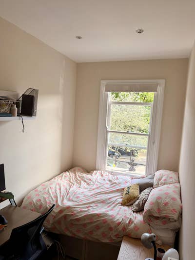 Bright double room  Main Photo