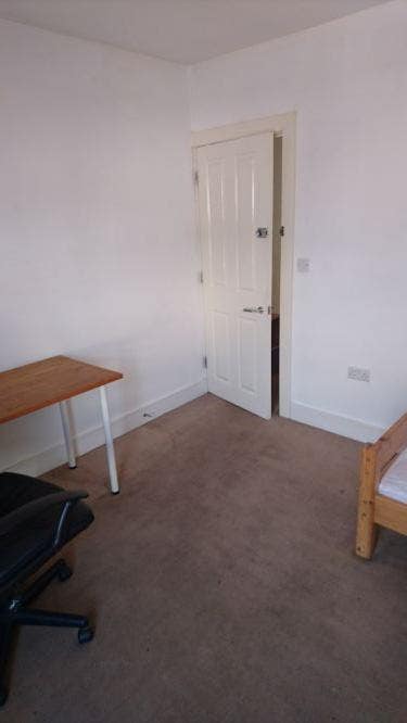 Single Room Available Now Main Photo
